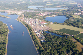 Vue aérienne de Port à Lauterbourg dans le département Bas Rhin, France