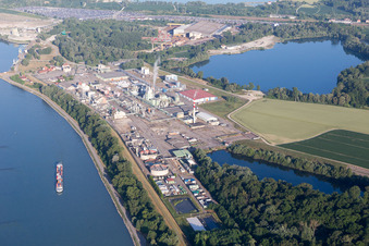 Vue aérienne de Port à Lauterbourg dans le département Bas Rhin, France