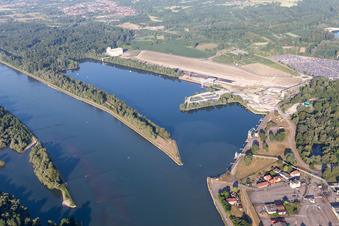 Port à Lauterbourg dans le département Bas Rhin, France d'en haut