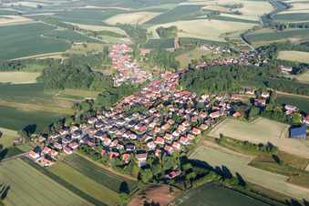Neewiller-près-Lauterbourg dans le département Bas Rhin, France vue du ciel