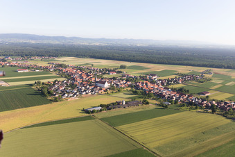Schleithal dans le département Bas Rhin, France vu d'un drone