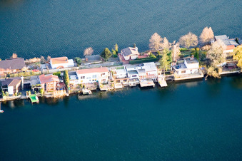 Photographie aérienne de Chemin intermédiaire entre Adriaweiher et Schwanenweiher dans la zone de loisirs Blue Adriatic à Altrip dans le département Rhénanie-Palatinat, Allemagne