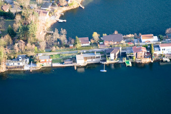 Vue oblique de Chemin intermédiaire entre Adriaweiher et Schwanenweiher dans la zone de loisirs Blue Adriatic à Altrip dans le département Rhénanie-Palatinat, Allemagne