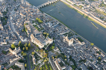 Blois dans le département Loir et Cher, France depuis l'avion