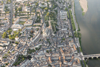 Blois dans le département Loir et Cher, France du point de vue du drone