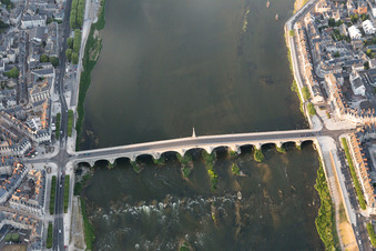 Blois dans le département Loir et Cher, France d'un drone