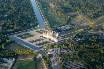 Chambord dans le département Loir et Cher, France depuis l'avion