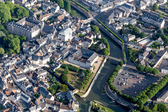Vendôme dans le département Loir et Cher, France vue d'en haut