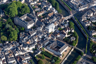 Vue d'oiseau de Vendôme dans le département Loir et Cher, France