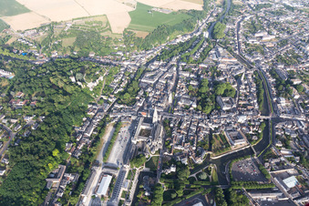 Vendôme dans le département Loir et Cher, France vue du ciel