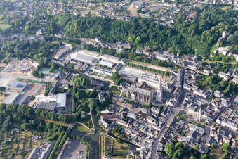 Vendôme dans le département Loir et Cher, France du point de vue du drone