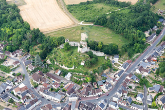 Montoire-sur-le-Loir dans le département Loir et Cher, France vue du ciel