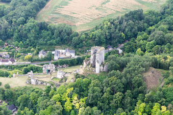 Lavardin dans le département Loir et Cher, France vue du ciel