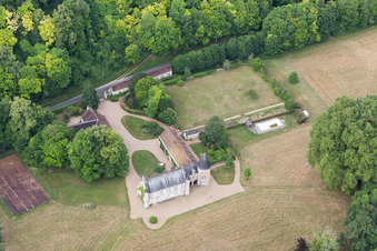Enregistrement par drone de Lavardin dans le département Loir et Cher, France