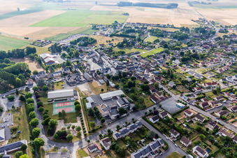 Vue aérienne de Saint-Amand-Longpré à Saint-Amand-Longpré dans le département Loir et Cher, France