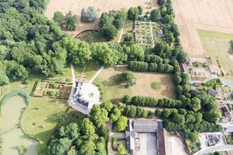 Saint-Cyr-du-Gault dans le département Loir et Cher, France depuis l'avion