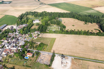Saint-Cyr-du-Gault dans le département Loir et Cher, France d'un drone