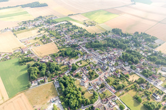 Vue aérienne de Auxon dans le département Aube, France