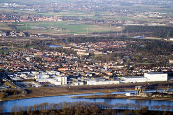 Port du Rhin à le quartier Rheinau in Mannheim dans le département Bade-Wurtemberg, Allemagne depuis l'avion