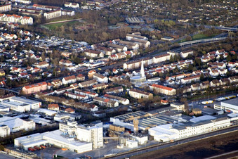 Vue aérienne de Saint-Conrad à le quartier Rheinau in Mannheim dans le département Bade-Wurtemberg, Allemagne