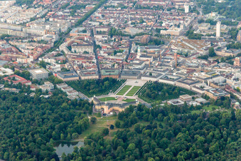 Vue oblique de Parc du Château à le quartier Innenstadt-West in Karlsruhe dans le département Bade-Wurtemberg, Allemagne
