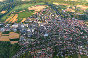 Vue aérienne de Vue des rues et des maisons dans les quartiers résidentiels à Vaihingen an der Enz dans le département Bade-Wurtemberg, Allemagne
