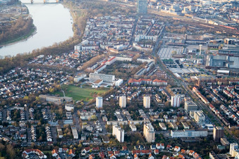Vue aérienne de Lindenhof à le quartier Niederfeld in Mannheim dans le département Bade-Wurtemberg, Allemagne