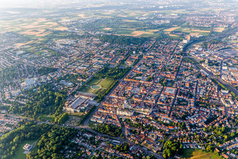 Vue aérienne de Palais de la Résidence et Jardin Baroque à Ludwigsburg dans le département Bade-Wurtemberg, Allemagne
