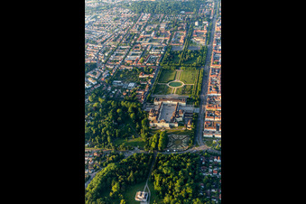 Vue aérienne de Château baroque à le quartier Hoheneck in Ludwigsburg dans le département Bade-Wurtemberg, Allemagne