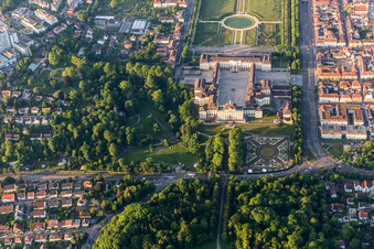 Vue aérienne de Château baroque à Ludwigsburg dans le département Bade-Wurtemberg, Allemagne
