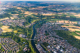 Vue aérienne de Boucle courbe des berges du Neckar à le quartier Neckarweihingen in Ludwigsburg dans le département Bade-Wurtemberg, Allemagne