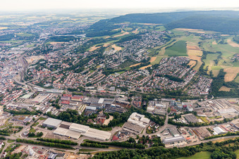 Vue aérienne de Vue des rues et des maisons dans les quartiers résidentiels à Aalen dans le département Bade-Wurtemberg, Allemagne