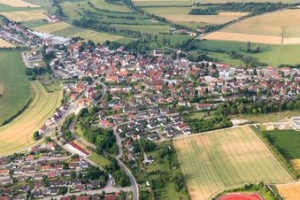 Vue aérienne de Champs agricoles et terres agricoles à Neresheim dans le département Bade-Wurtemberg, Allemagne