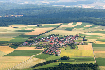 Vue aérienne de Du sud à le quartier Schweindorf in Neresheim dans le département Bade-Wurtemberg, Allemagne
