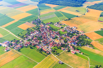 Vue aérienne de Vue du village depuis le nord-ouest à le quartier Bollstadt in Amerdingen dans le département Bavière, Allemagne