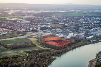 Vue aérienne de Parc industriel Ludwigshafen-Sud à le quartier Rheingönheim in Ludwigshafen am Rhein dans le département Rhénanie-Palatinat, Allemagne