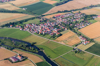 Vue aérienne de Les rives de la Wörnitz en Wörnitzstein à le quartier Wörnitzstein in Donauwörth dans le département Bavière, Allemagne