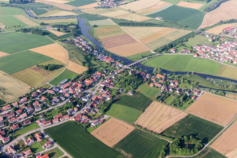 Vue aérienne de Les rives de la Wörnitz en Wörnitzstein à le quartier Wörnitzstein in Donauwörth dans le département Bavière, Allemagne
