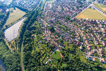Vue aérienne de Champ solaire à le quartier Riedlingen in Donauwörth dans le département Bavière, Allemagne