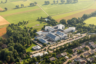 Vue aérienne de Terrain de la clinique du centre de réadaptation de la clinique de réadaptation Donau-Ries et des maisons de retraite gKU à le quartier Riedlingen in Donauwörth dans le département Bavière, Allemagne