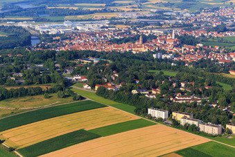 Vue aérienne de Vue de la vieille ville depuis le nord-est à Donauwörth dans le département Bavière, Allemagne