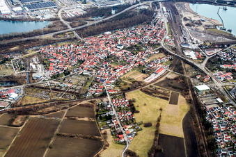 Vue aérienne de Ville vue de l'ouest à Wörth am Rhein dans le département Rhénanie-Palatinat, Allemagne