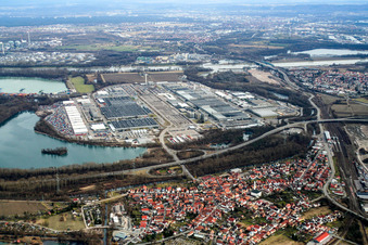 Vue aérienne de Usine automobile Daimler vue de l'ouest à Wörth am Rhein dans le département Rhénanie-Palatinat, Allemagne