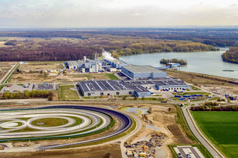 Vue aérienne de Zone industrielle d'Oberwald : usine de papier Palm à Wörth am Rhein dans le département Rhénanie-Palatinat, Allemagne