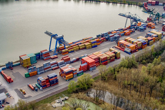Photographie aérienne de Zone industrielle d'Oberwald : Port rhénan COINTARGO à Wörth am Rhein dans le département Rhénanie-Palatinat, Allemagne