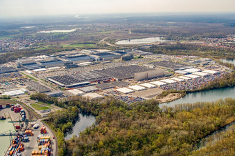 Vue aérienne de Camion Daimler dans le parc industriel de Wörth vu du nord à Wörth am Rhein dans le département Rhénanie-Palatinat, Allemagne