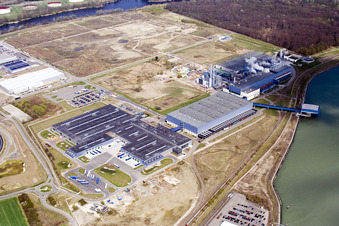 Vue aérienne de Locaux de l'usine de papier Palm GmbH & Co. KG dans la zone industrielle de Wörth-Oberwald à Wörth am Rhein dans le département Rhénanie-Palatinat, Allemagne