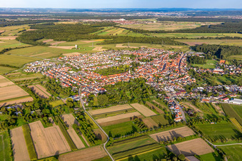 Vue aérienne de De l'ouest à le quartier Liedolsheim in Dettenheim dans le département Bade-Wurtemberg, Allemagne