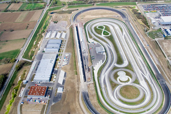 Vue aérienne de Site d'essai de camions Daimler à Wörth am Rhein dans le département Rhénanie-Palatinat, Allemagne