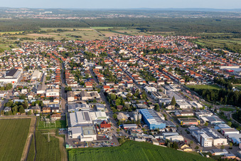 Vue aérienne de Quartier Kirrlach in Waghäusel dans le département Bade-Wurtemberg, Allemagne